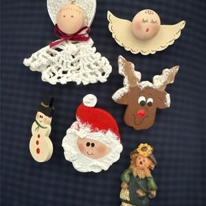Festive Holiday Ornaments Set brooches